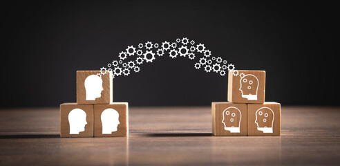 天下英雄出我辈,一入江湖岁月催,雄霸业谈笑中,不胜人生一场醉什么意思